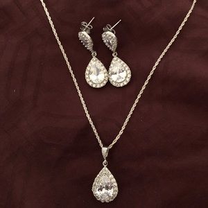 Earring/necklace set